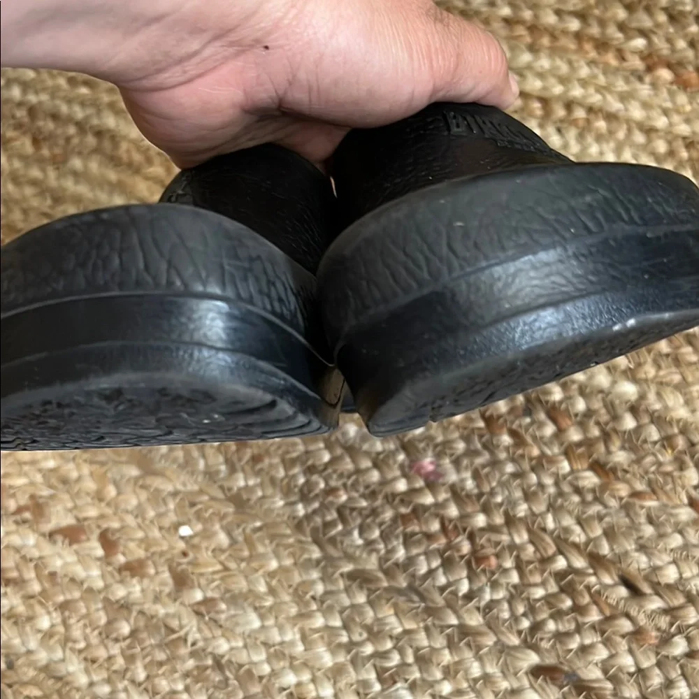 Birkenstock Black Slippers Comfortable Slip-On Design - Picture 6 of 7